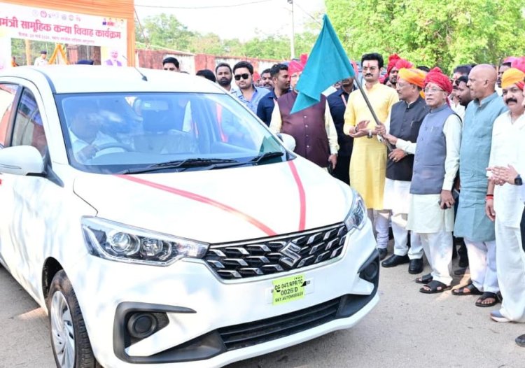*मुख्यमंत्री श्री साय ने 4 शासकीय वाहनों को दिखाई हरी झंडी:राजस्व विभाग को मिले नए वाहन, प्रशासनिक कार्यों में आएगी तेजी और सहूलियत*