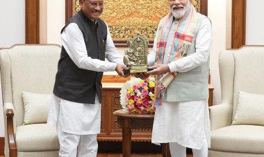 *प्रभु श्रीराम के आदर्शों से प्रेरित छत्तीसगढ़ : मुख्यमंत्री श्री साय ने प्रधानमंत्री श्री नरेंद्र मोदी को बेल मेटल निर्मित ‘माता कौशल्या के राम’  कलाकृति की भेंट*