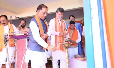 *संविधान के मूल्यों को जन-जन तक पहुंचाने का संकल्प: समरसता भोज में शामिल हुए मुख्यमंत्री श्री साय*