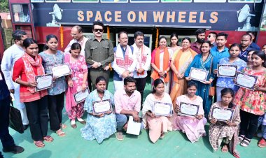 *"स्पेस ऑन व्हील्स” बना जशपुर के बच्चों के लिए अंतरिक्ष ज्ञान का चलता-फिरता विद्यालय*
