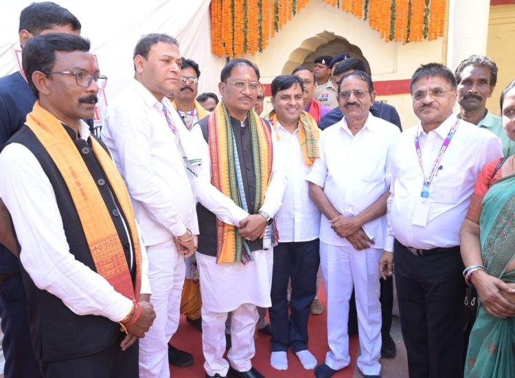*मुख्यमंत्री श्री विष्णु देव साय ने रायगढ़ के राजापारा स्थित भगवान जगन्नाथ मंदिर में की पूजा-अर्चना*
