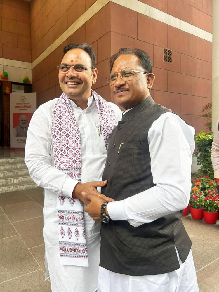 *मुख्यमंत्री श्री विष्णुदेव साय ने राजस्थान के मुख्यमंत्री श्री भजनलाल शर्मा से की आत्मीय भेंट*