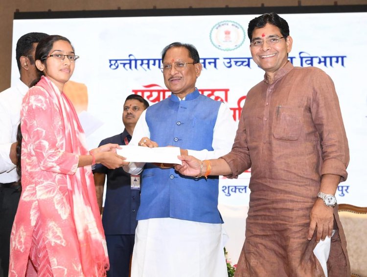 *युवाओं के उज्ज्वल भविष्य के लिए सरकार पूर्णतः प्रतिबद्ध : मुख्यमंत्री श्री विष्णु देव साय*