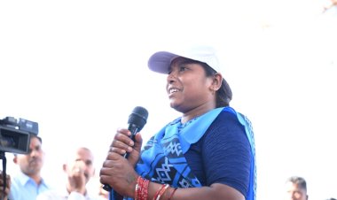 *सुशासन तिहार: सरोधी की चौपाल में उभरी बदलाव की प्रेरक कहानी, स्वच्छता दीदी मनीषा मरकाम की आर्थिक स्थिति हुई सशक्त*
