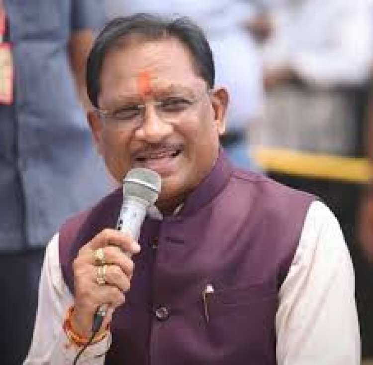 *तेंदूपत्ता संग्राहकों के बीच पहुंचे मुख्यमंत्री, महुआ पेड़ के नीचे लगाई चौपाल*