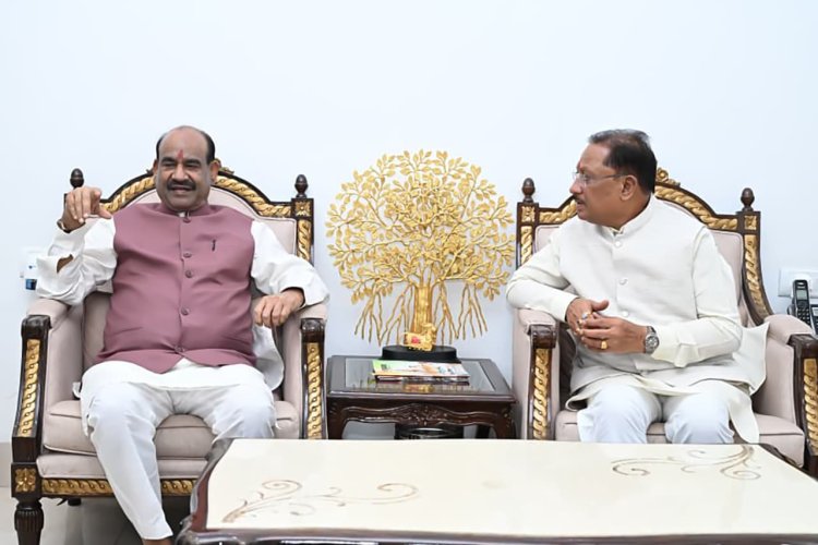 *लोकसभा अध्यक्ष श्री ओम बिरला ने मुख्यमंत्री श्री विष्णु देव साय से की सौजन्य भेंट*