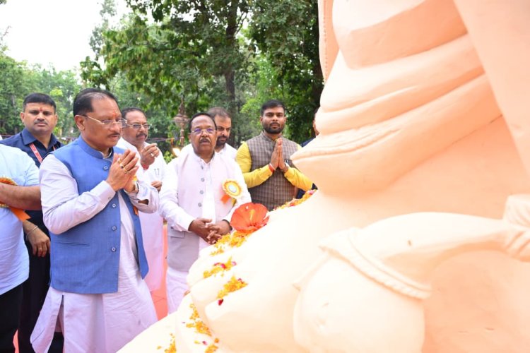 *मातृशक्ति एवं प्रकृति के प्रति श्रद्धा का अनुपम संगम : मुख्यमंत्री श्री विष्णु देव साय ने "राम वाटिका" में किया रुद्राक्ष का पौधारोपण*
